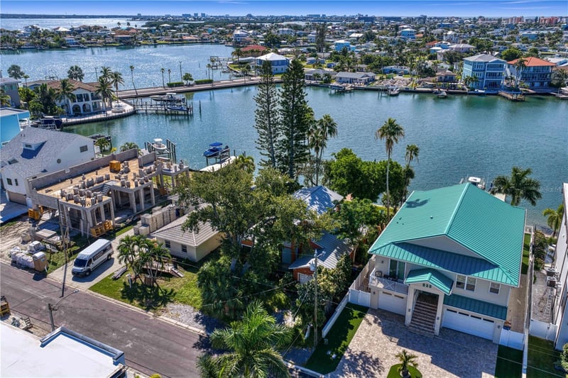 835 Bay Point Dr, Madeira Beach, FL 33708
