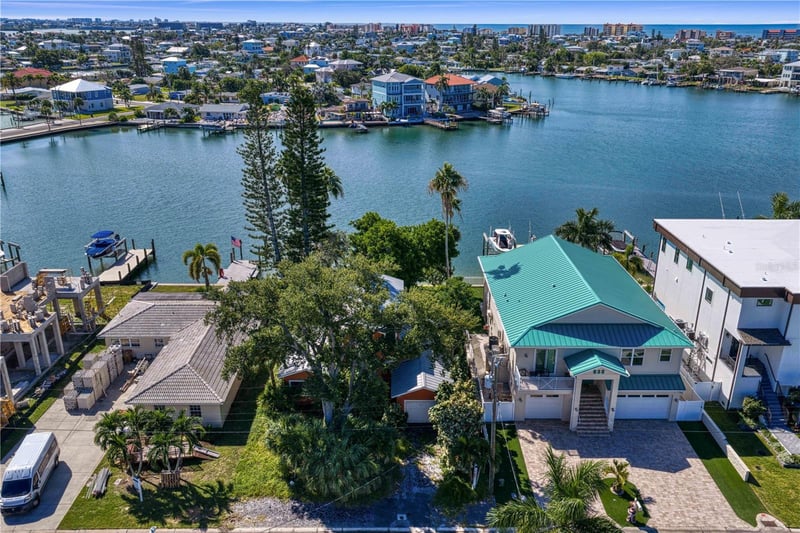 835 Bay Point Dr, Madeira Beach, FL 33708
