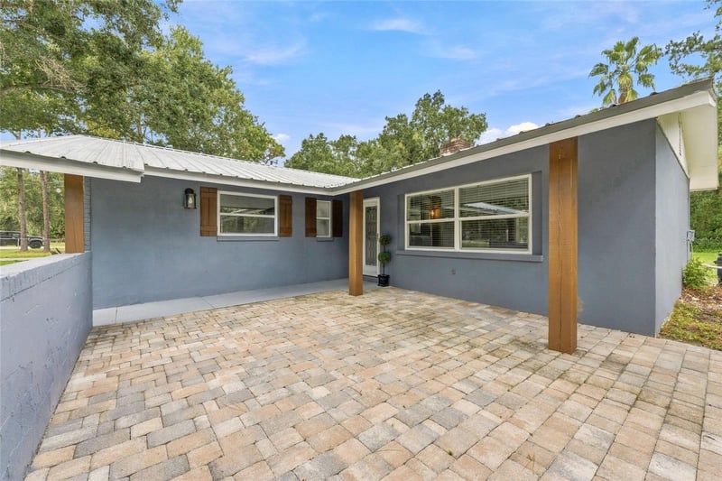 17818 Deerfield Dr, Lutz, FL 33558