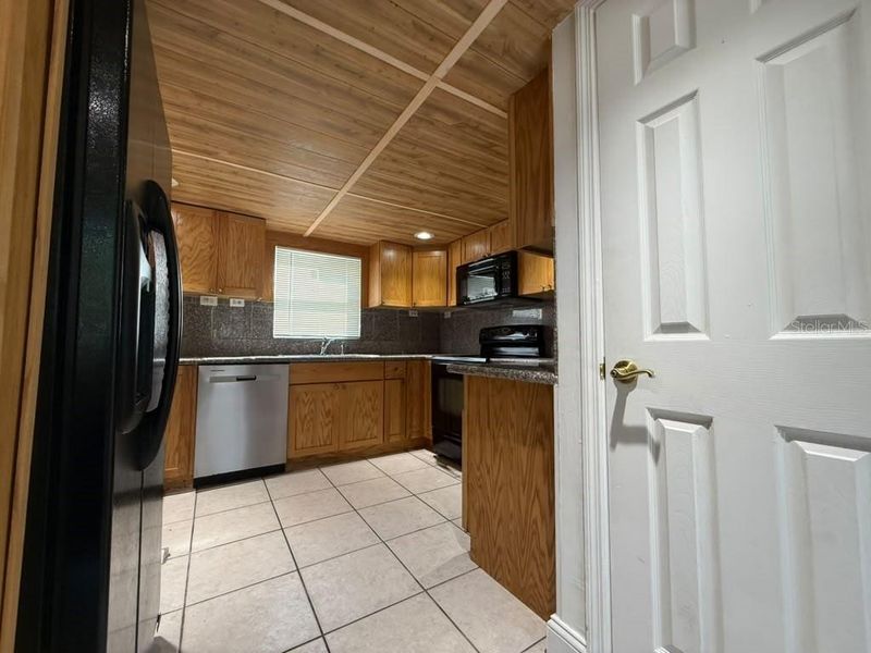 8606 N Semmes St #B, Tampa, FL 33604