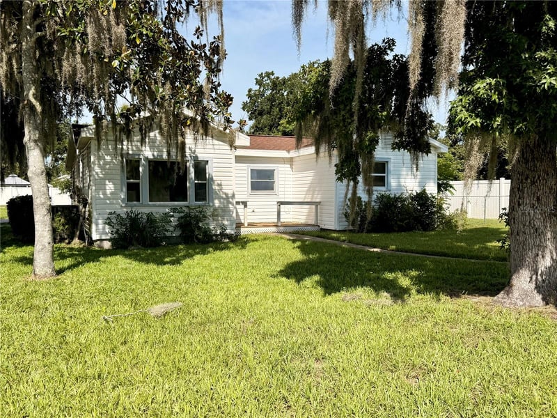 5629 19th St, Zephyrhills, FL 33542