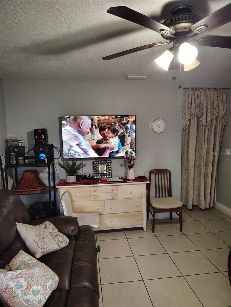 6913 Blossom Ave, Tampa, FL 33614