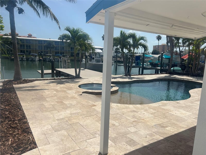 11110 1st St E, Treasure Island, FL 33706