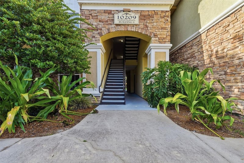 10209 Courtney Palms Blvd #301, Tampa, FL 33619