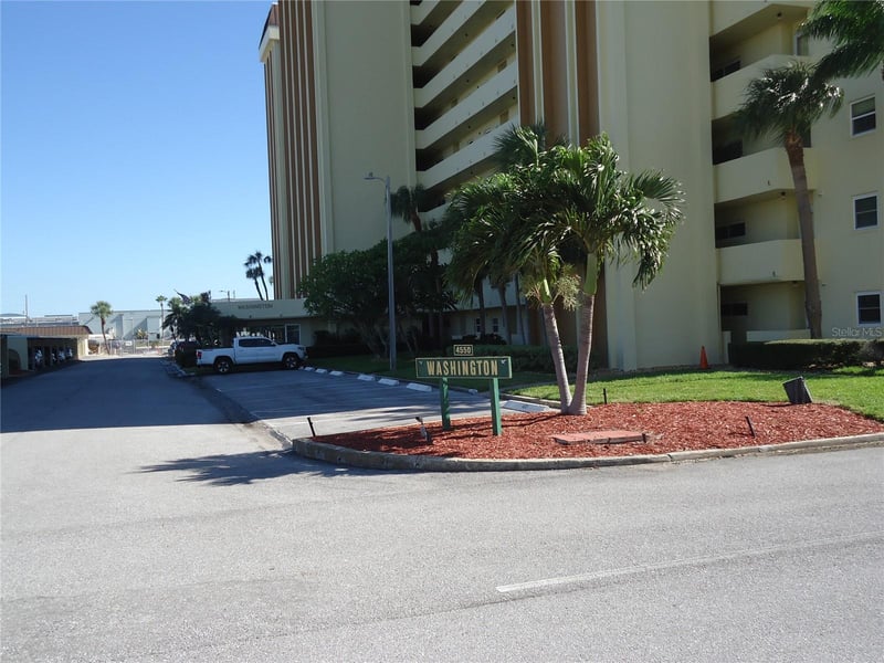 4550 Cove Cir #605, St Petersburg, FL 33708