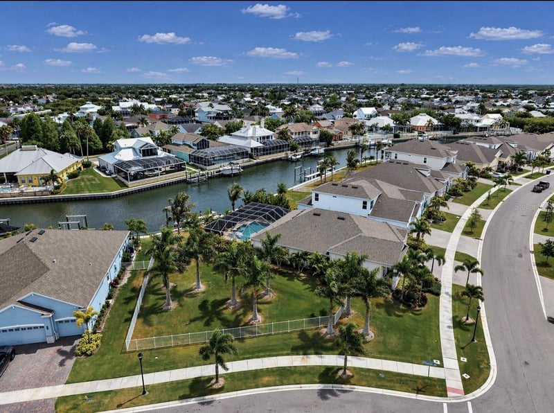 954 Signet Dr, Apollo Beach, FL 33572