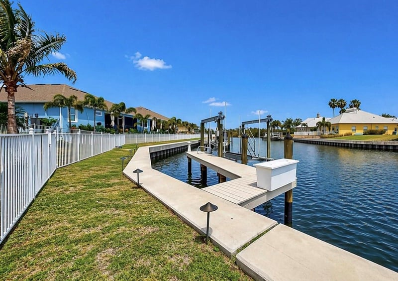 954 Signet Dr, Apollo Beach, FL 33572