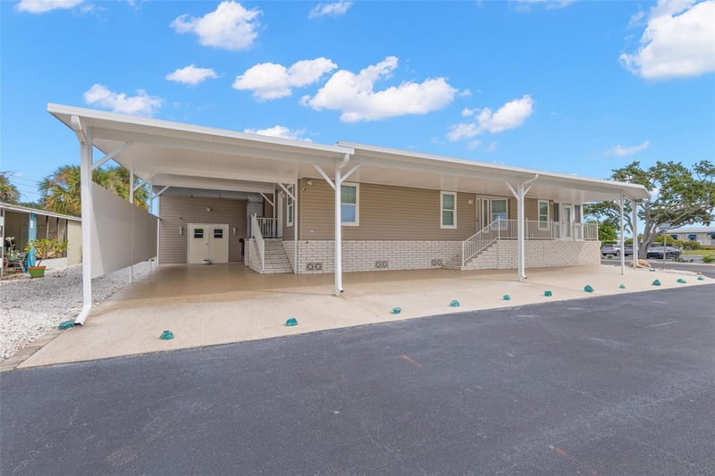 7300 Americana Dr NE #143, St Petersburg, FL 33702