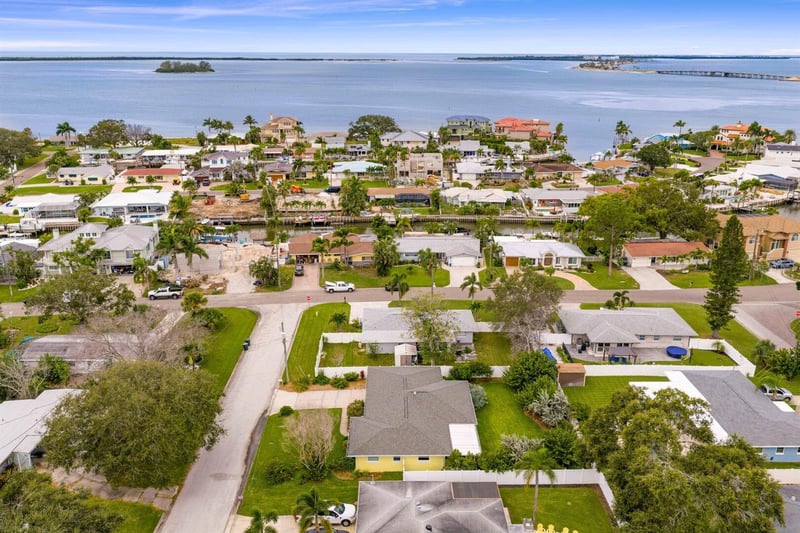 88 New Jersey Dr, Dunedin, FL 34698