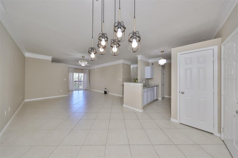 4323 Bayside Village Dr #219, Tampa, FL 33615