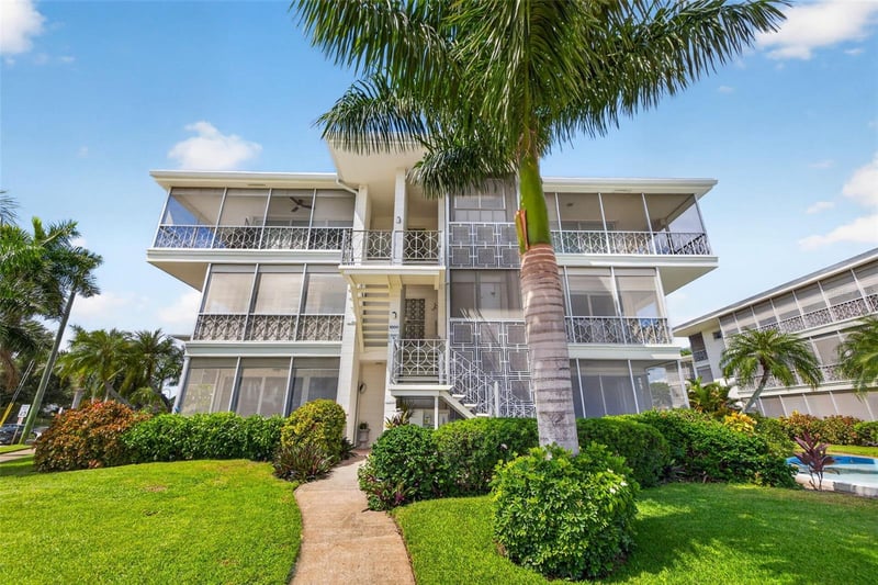1000 N Shore Dr NE #2, St Petersburg, FL 33701