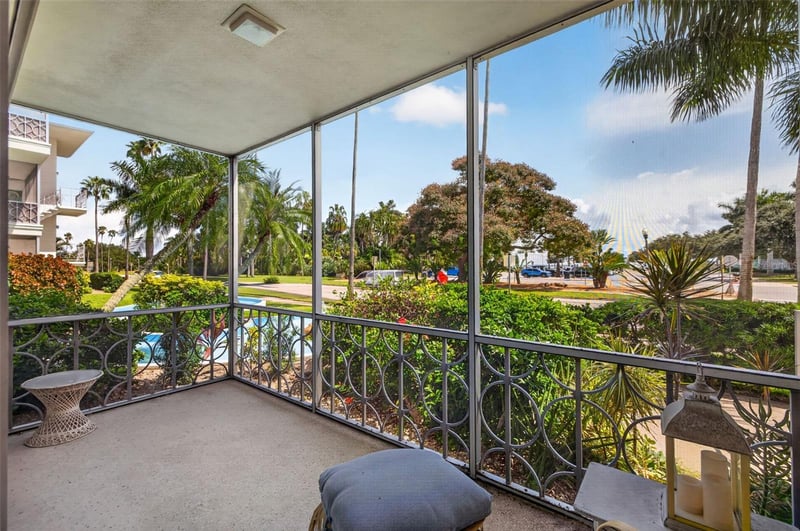 1000 N Shore Dr NE #2, St Petersburg, FL 33701
