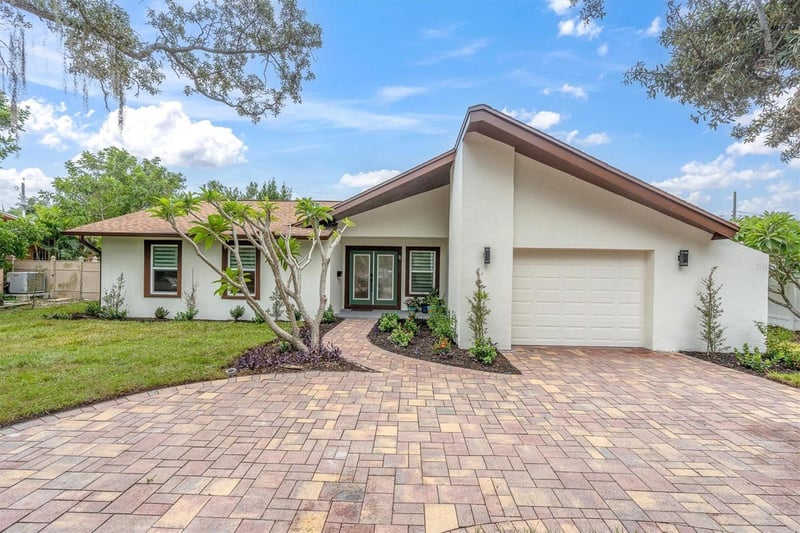 2010 Pinellas Point Dr S, St Petersburg, FL 33712