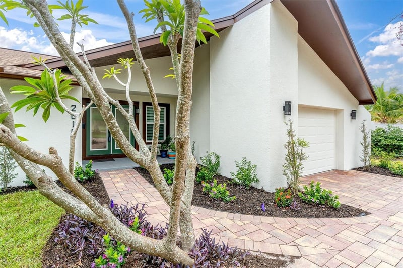 2010 Pinellas Point Dr S, St Petersburg, FL 33712