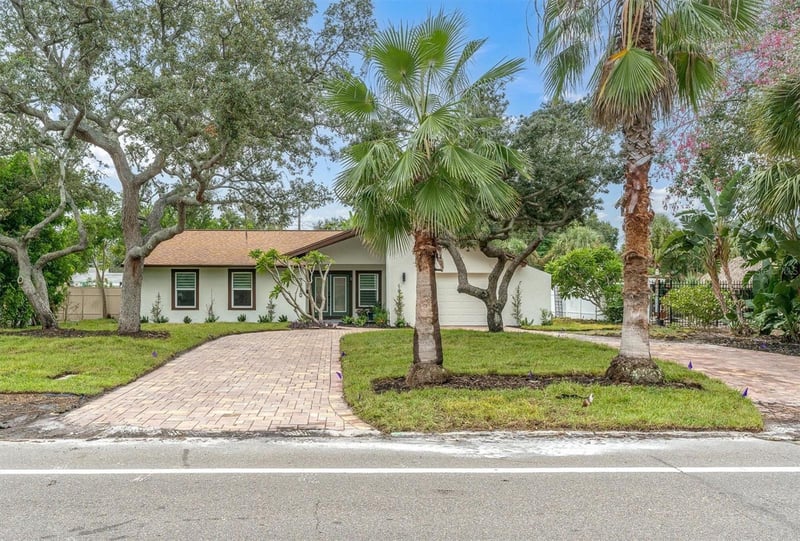 2010 Pinellas Point Dr S, St Petersburg, FL 33712