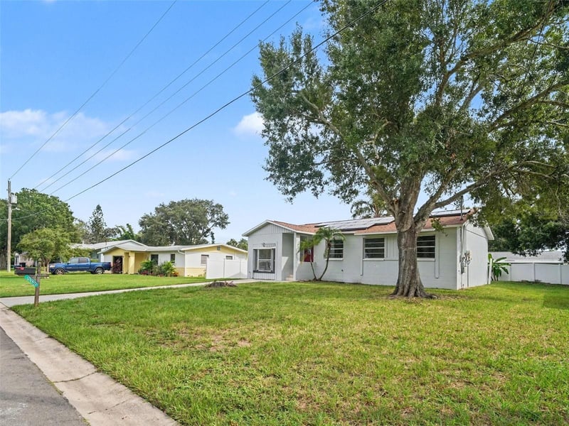 520 Fairhope Dr, Apollo Beach, FL 33572