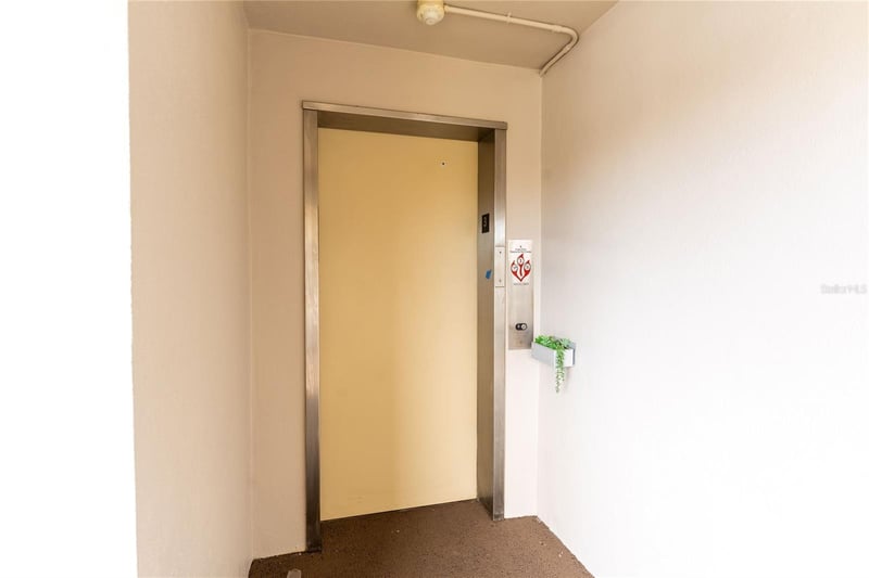 868 Bayway Blvd #304, Clearwater, FL 33767