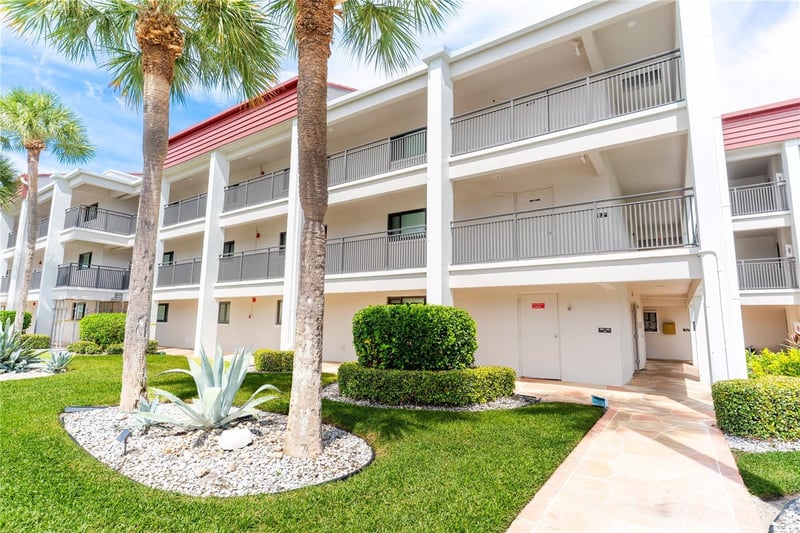 868 Bayway Blvd #304, Clearwater, FL 33767