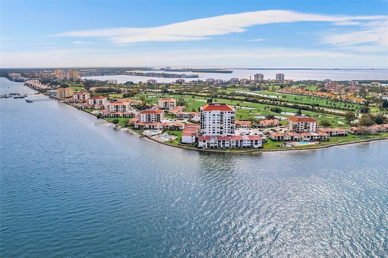 6265 Sun Blvd #805, St Petersburg, FL 33715