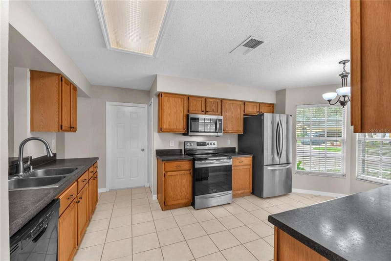 4002 Levonshire Pl, Valrico, FL 33596