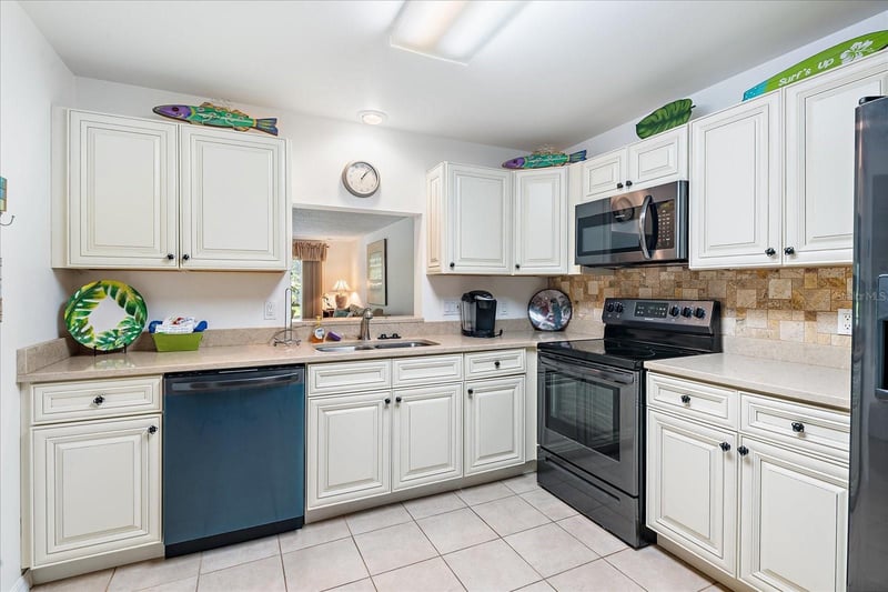 211 Pineneedle Dr #211, Bradenton, FL 34210