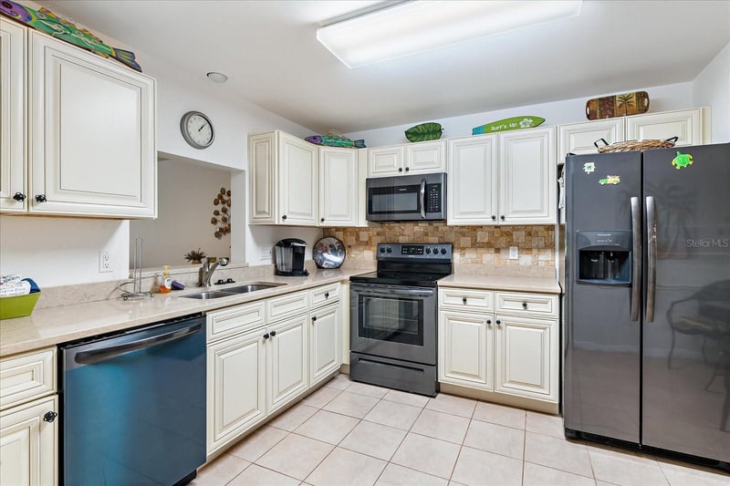211 Pineneedle Dr #211, Bradenton, FL 34210