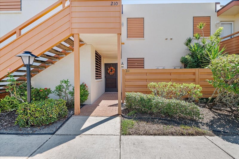 211 Pineneedle Dr #211, Bradenton, FL 34210