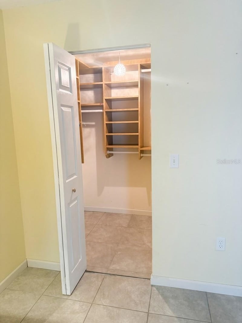 5623 80th St N #415, St Petersburg, FL 33709