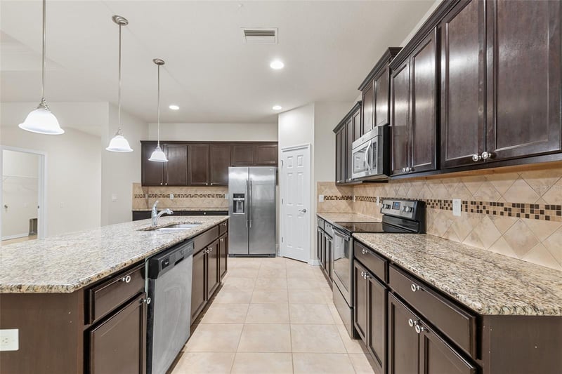 2236 Landside Dr, Valrico, FL 33594