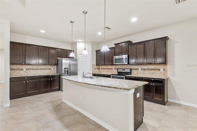 2236 Landside Dr, Valrico, FL 33594