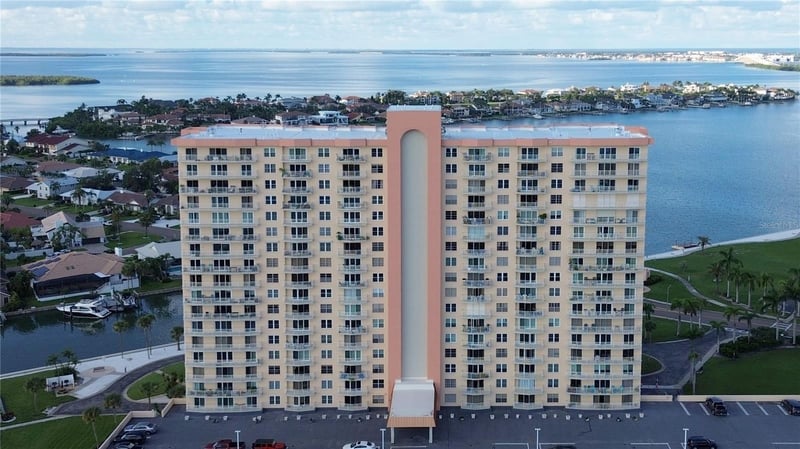 4900 Brittany Dr S #805, St Petersburg, FL 33715