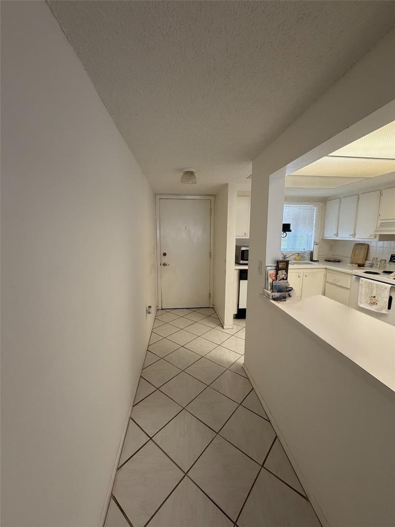 1524 Lakeview Rd #304, Clearwater, FL 33756