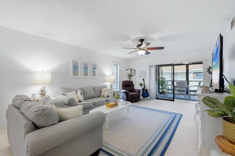 5400 34th St W #2J, Bradenton, FL 34210