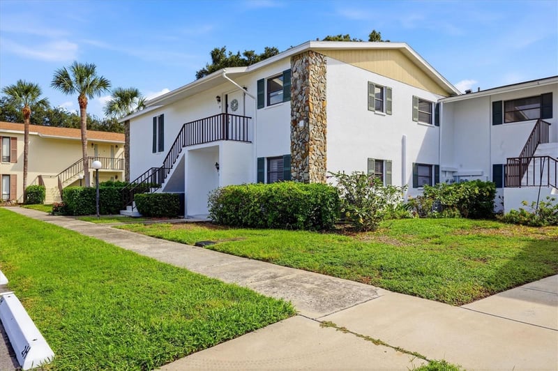 5400 34th St W #2J, Bradenton, FL 34210