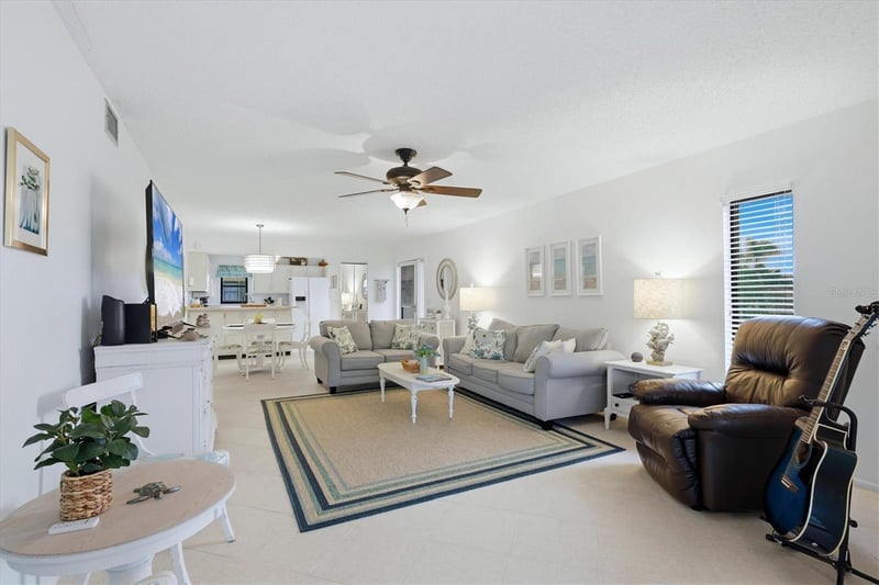 5400 34th St W #2J, Bradenton, FL 34210