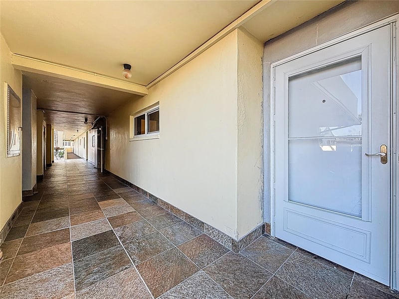 4550 Cove Cir #106, St Petersburg, FL 33708
