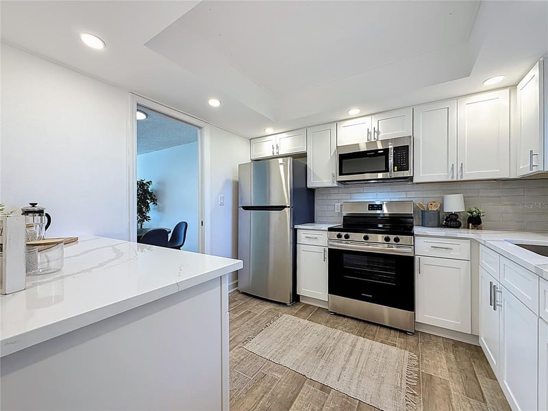4550 Cove Cir #106, St Petersburg, FL 33708
