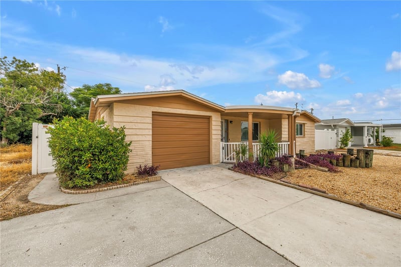 1516 Derrick St, Holiday, FL 34690