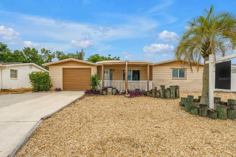 1516 Derrick St, Holiday, FL 34690