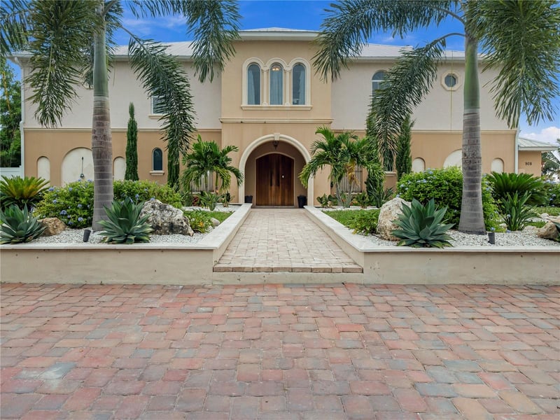 908 Bayshore Dr, Terra Ceia, FL 34250
