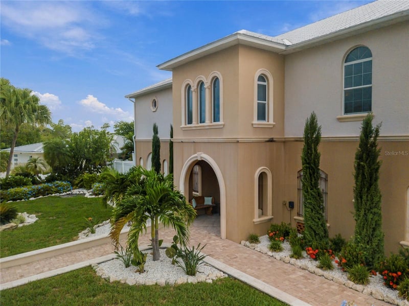 908 Bayshore Dr, Terra Ceia, FL 34250
