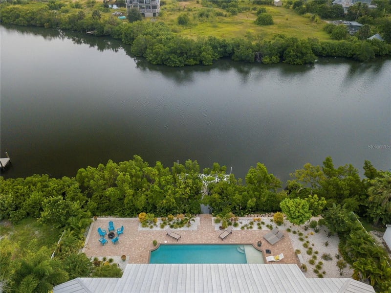 908 Bayshore Dr, Terra Ceia, FL 34250