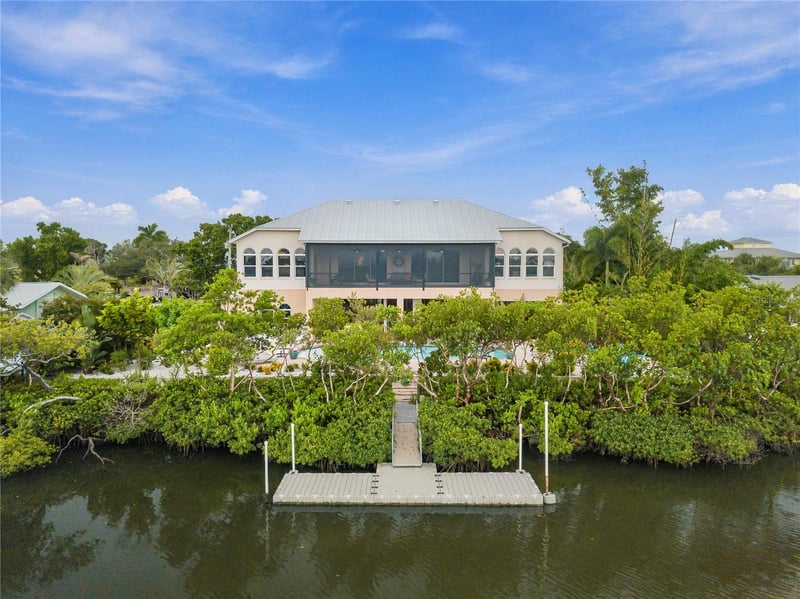 908 Bayshore Dr, Terra Ceia, FL 34250