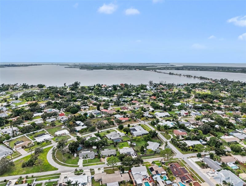 1110 De Narvez Ave, Bradenton, FL 34209
