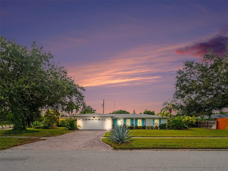1110 De Narvez Ave, Bradenton, FL 34209