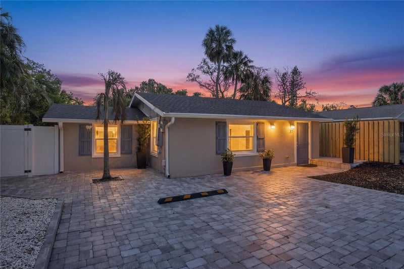 27 Michiana Dr, Terra Ceia, FL 34250