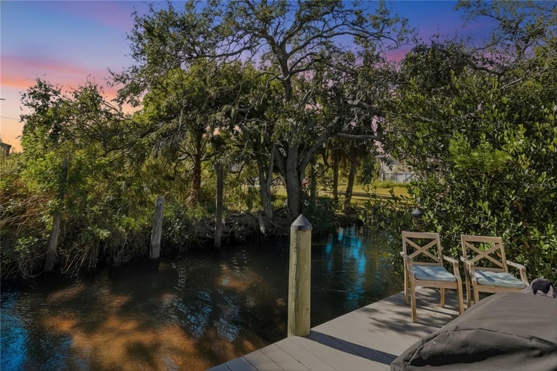27 Michiana Dr, Terra Ceia, FL 34250