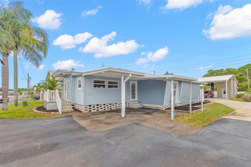 6830 Americana Dr NE #127, St Petersburg, FL 33702