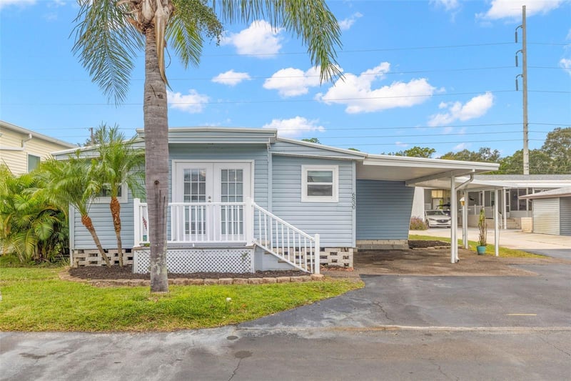 6830 Americana Dr NE #127, St Petersburg, FL 33702