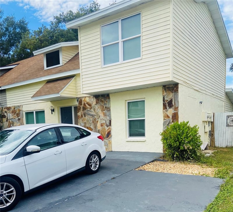 721 Gasparino Ct, Seffner, FL 33584